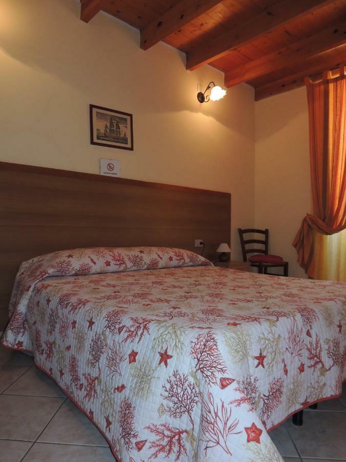 Bed and Breakfast La Marina Кальярі Екстер'єр фото