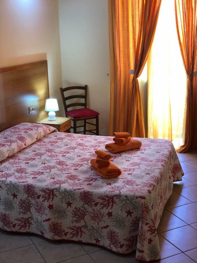 Bed and Breakfast La Marina Кальярі Екстер'єр фото